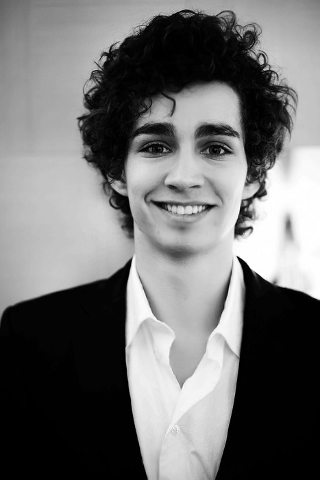 General photo of Robert Sheehan