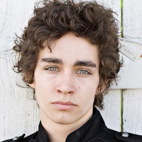 General photo of Robert Sheehan