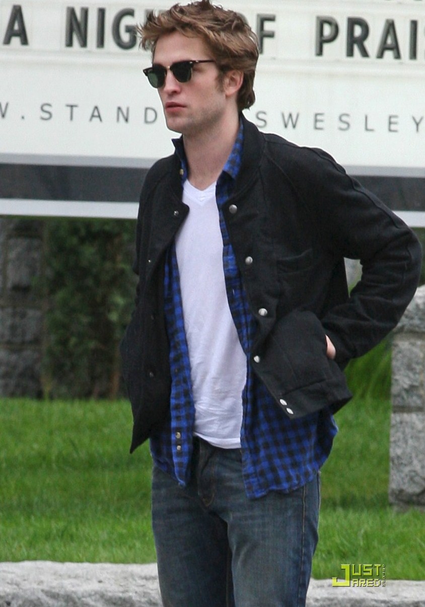 General photo of Robert Pattinson