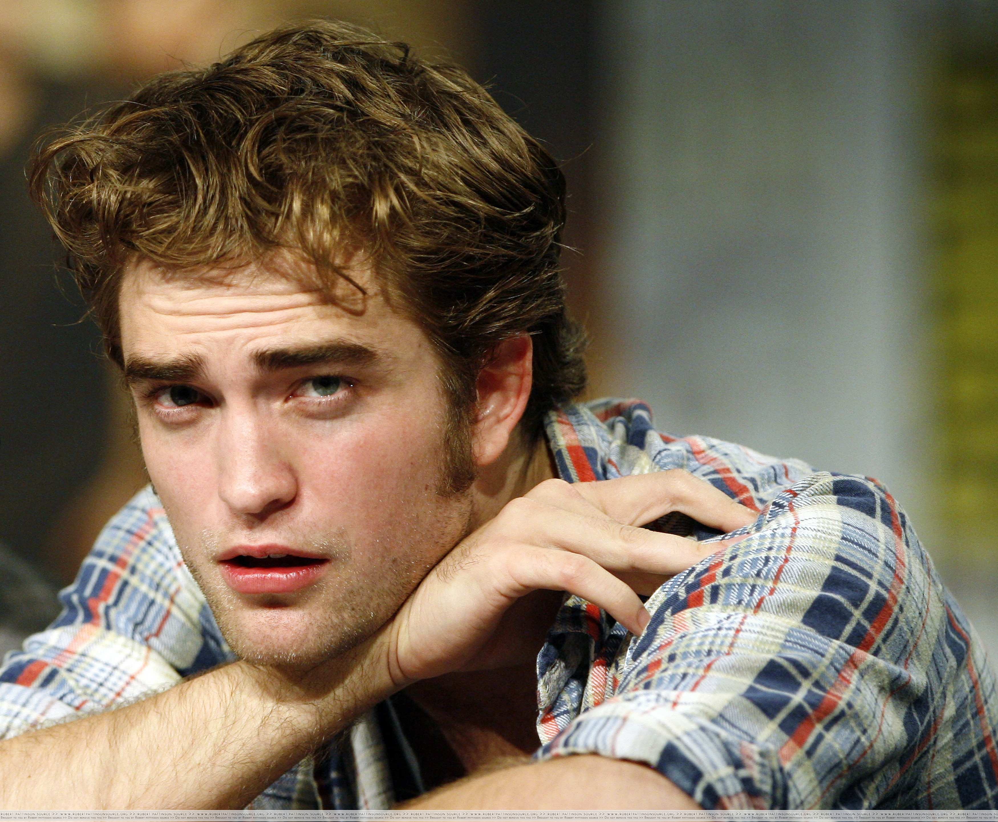 General photo of Robert Pattinson