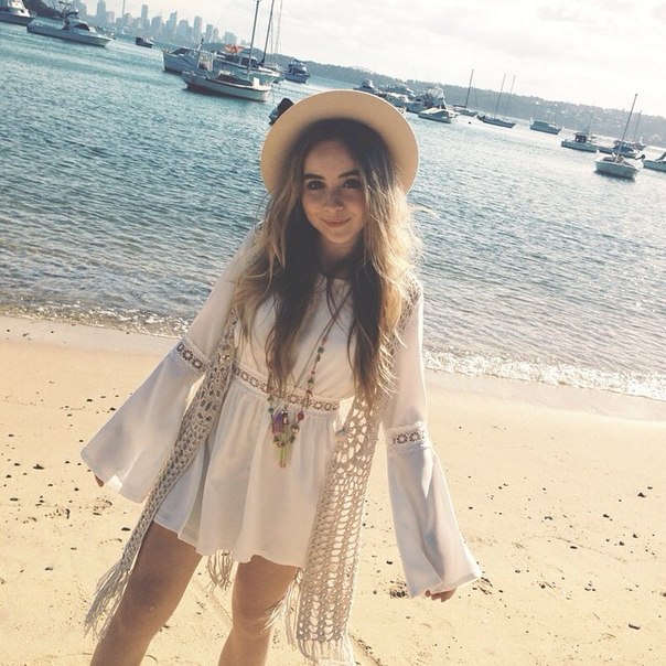 General photo of Sabrina Carpenter