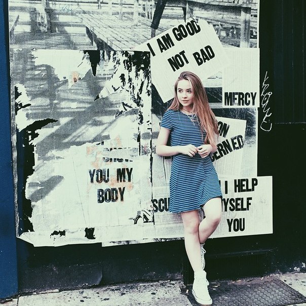 General photo of Sabrina Carpenter