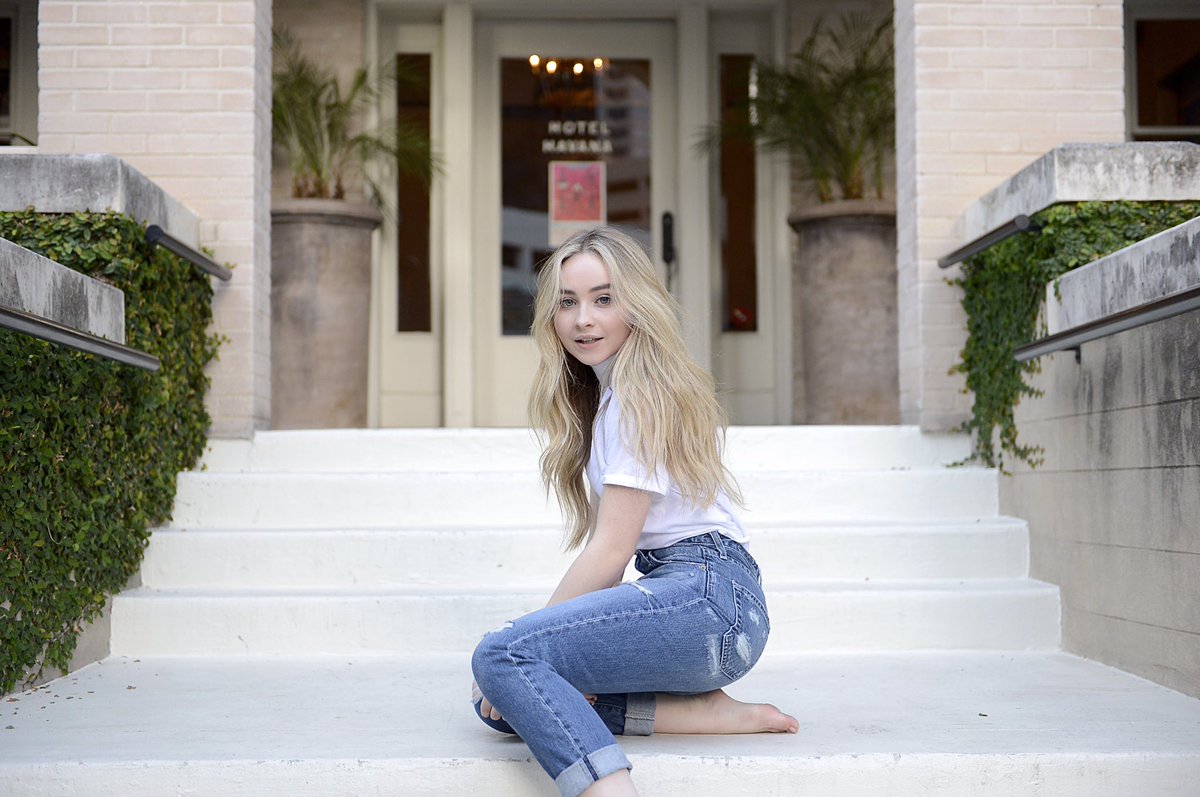 General photo of Sabrina Carpenter