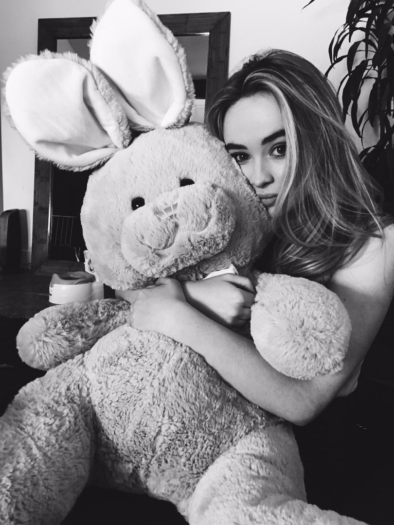 General photo of Sabrina Carpenter