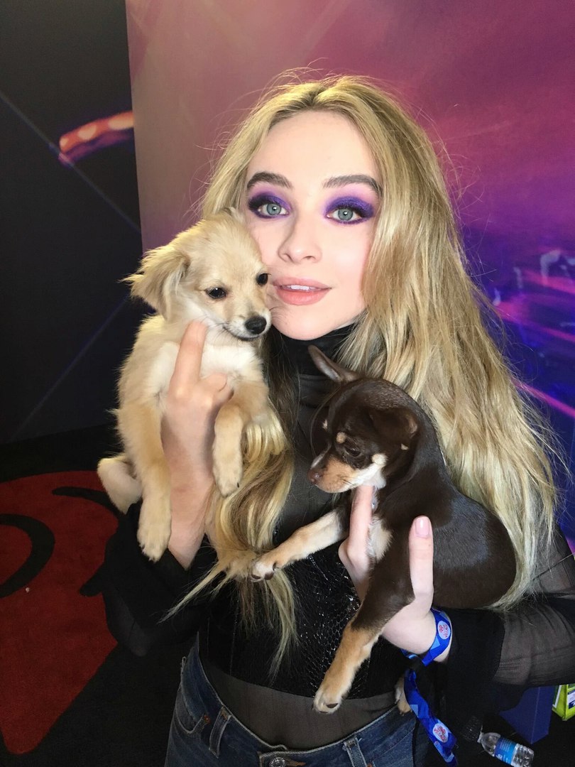 General photo of Sabrina Carpenter