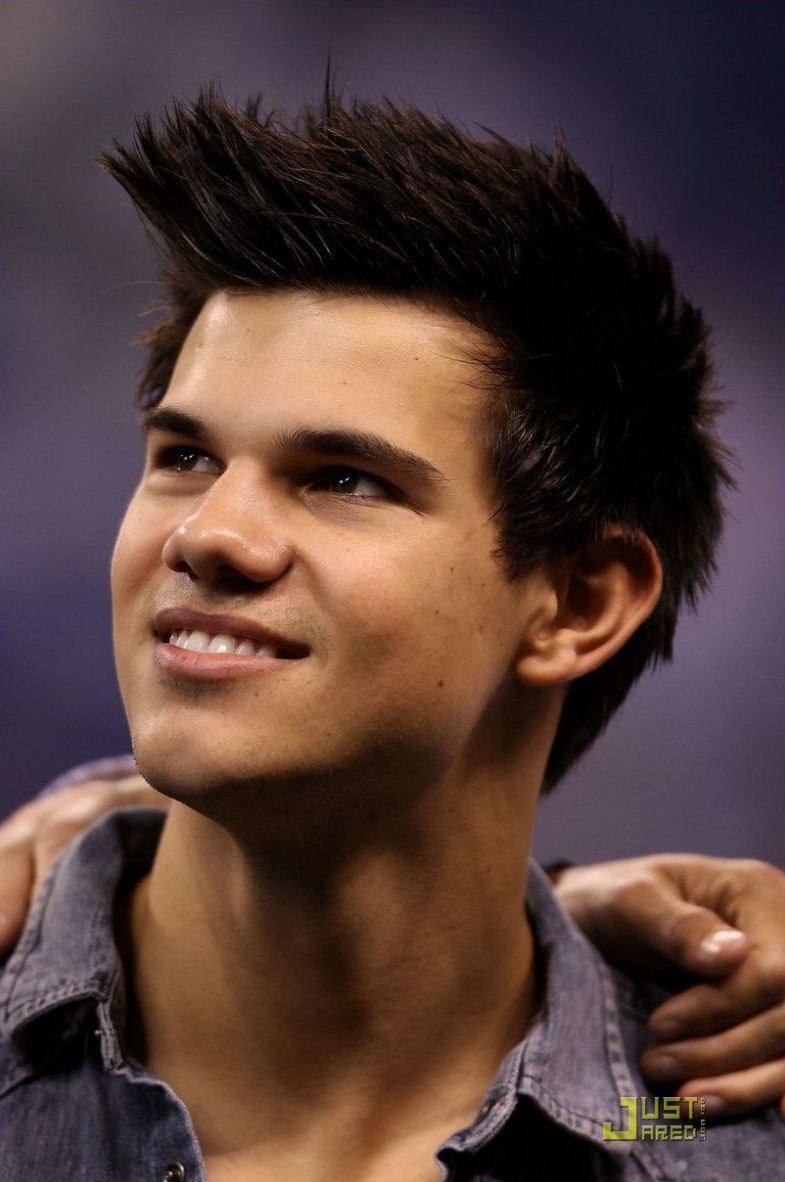 General photo of Taylor Lautner