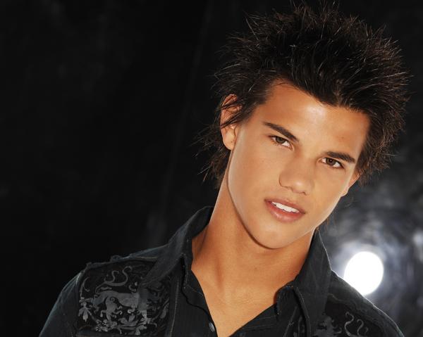 General photo of Taylor Lautner