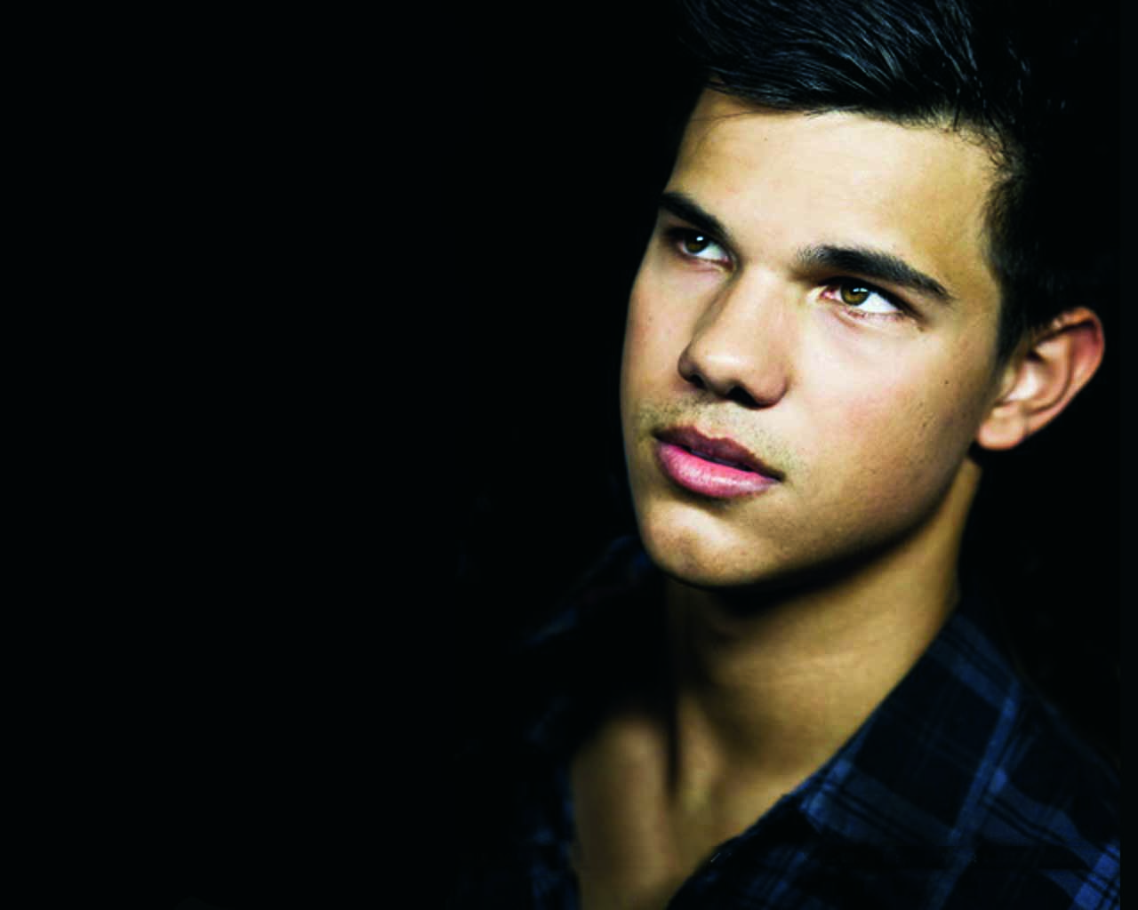 General photo of Taylor Lautner