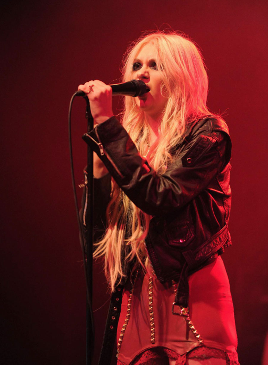 Taylor Momsen in Light Me Up Tour