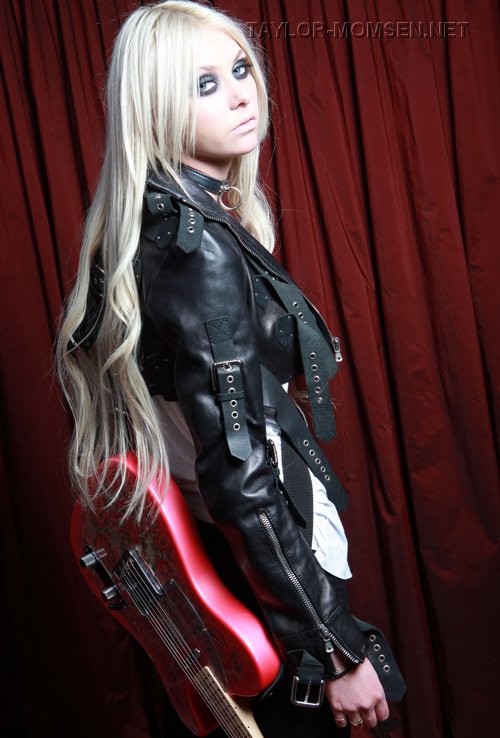 General photo of Taylor Momsen