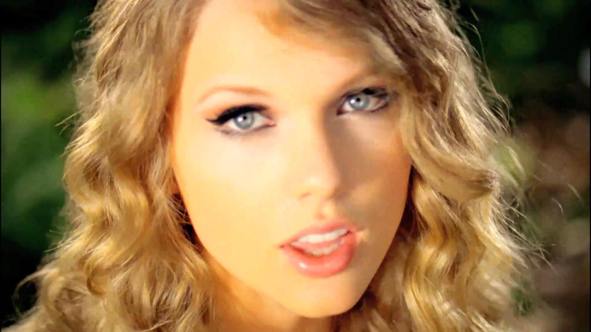 Taylor Swift in Music Video: Mine
