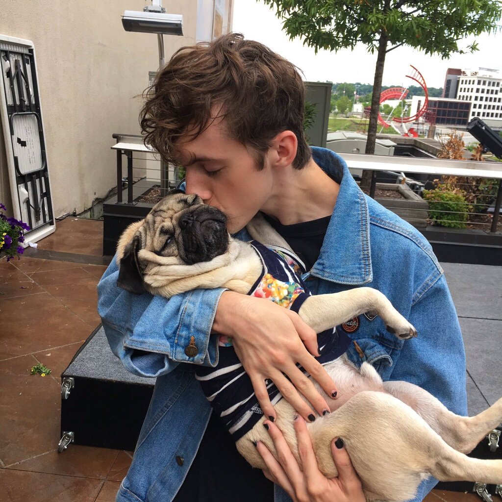 General photo of Troye Sivan