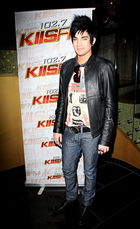 Adam Lambert : adam-lambert-1324441067.jpg