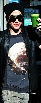 Adam Lambert : adam-lambert-1335237125.jpg