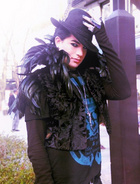 Adam Lambert : adam-lambert-1335414374.jpg