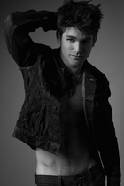 Justin Gaston : JustinGaston_1303335291.jpg