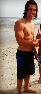 Leo Howard : leo-howard-1382264653.jpg