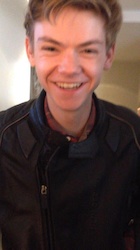 Thomas Sangster : thomas-sangster-1479666601.jpg