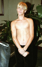 Aaron Carter : aaron_carter_1270655802.jpg