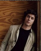 Adam Brody : TI4U_u1141059186.jpg