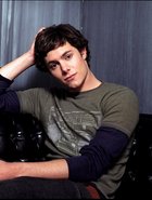 Adam Brody : TI4U_u1141103424.jpg