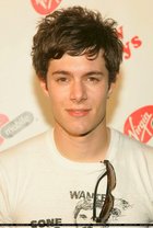 Adam Brody : TI4U_u1141197579.jpg