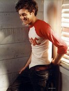 Adam Brody : TI4U_u1141197622.jpg