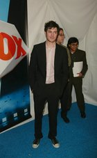 Adam Brody : TI4U_u1141261788.jpg