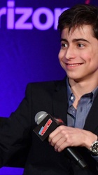 Aidan Gallagher : aidan-gallagher-1538843727.jpg