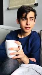 Aidan Gallagher : aidan-gallagher-1574622089.jpg