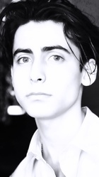 Aidan Gallagher : aidan-gallagher-1583852720.jpg