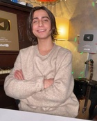 Aidan Gallagher : aidan-gallagher-1609038200.jpg