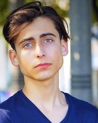 Aidan Gallagher : aidan-gallagher-1631980483.jpg