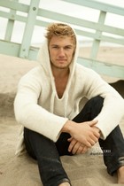 Alex Pettyfer : alex-pettyfer-1320375766.jpg