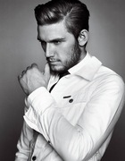 Alex Pettyfer : alex_pettyfer_1304963634.jpg