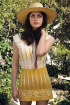 Alexandra Daddario : alexandra-daddario-1465237403.jpg