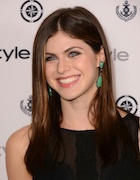 Alexandra Daddario : alexandra-daddario-1484060573.jpg