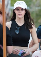 Alexandra Daddario : alexandra-daddario-1494809841.jpg