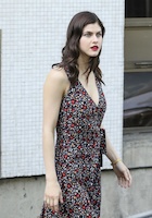 Alexandra Daddario : alexandra-daddario-1496431053.jpg