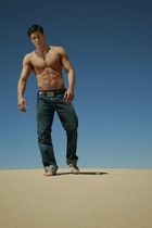 Alex Meraz : alexmeraz_1264661901.jpg