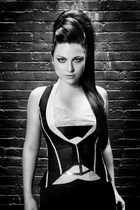 Amy Lee : amy-lee-1313218679.jpg