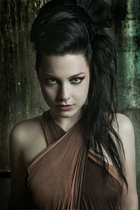 Amy Lee : amy-lee-1315420429.jpg