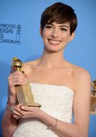 Anne Hathaway : anne-hathaway-1360235512.jpg