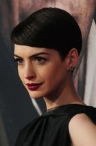 Anne Hathaway : anne-hathaway-1360235746.jpg