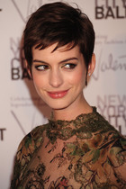 Anne Hathaway : anne-hathaway-1363585090.jpg