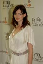 Anne Hathaway : anne_hathaway_1266423499.jpg