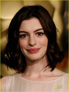 Anne Hathaway : anne_hathaway_1277446980.jpg