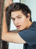 Ansel Elgort : ansel-elgort-1457890030.jpg