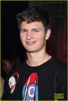 Ansel Elgort : ansel-elgort-1522854943.jpg