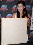 Ariana Grande : ariana-grande-1336079038.jpg